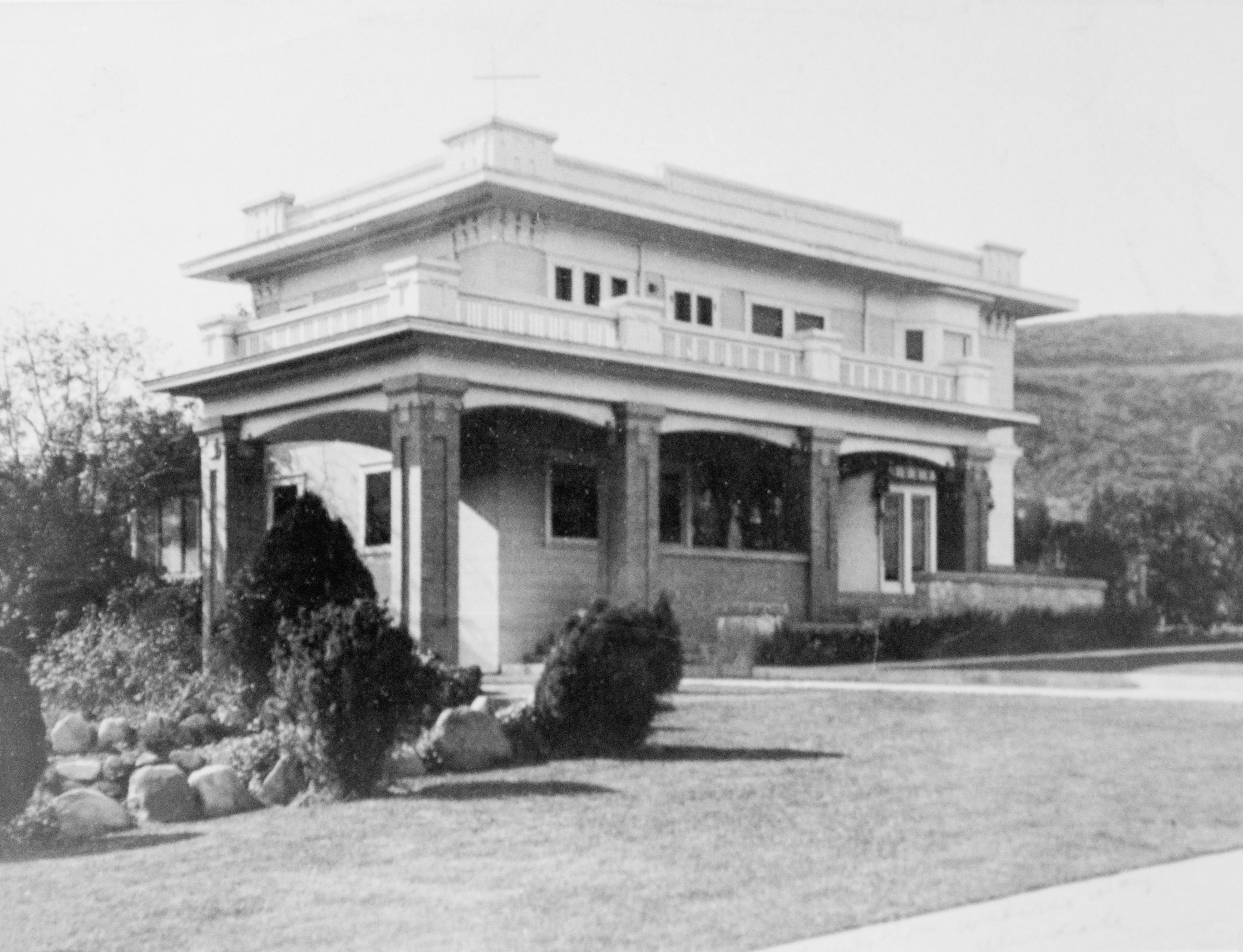 The Grande Dame of the Verdugo Woodlands