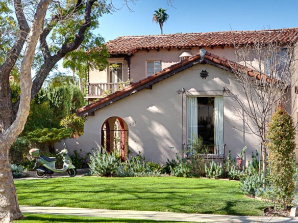 Rare, 1928 courtyard Spanish-style